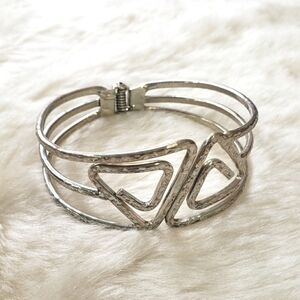 VINTAGE Geometric Triangle Textured Clamper Hinged Bracelet Silver Tone
